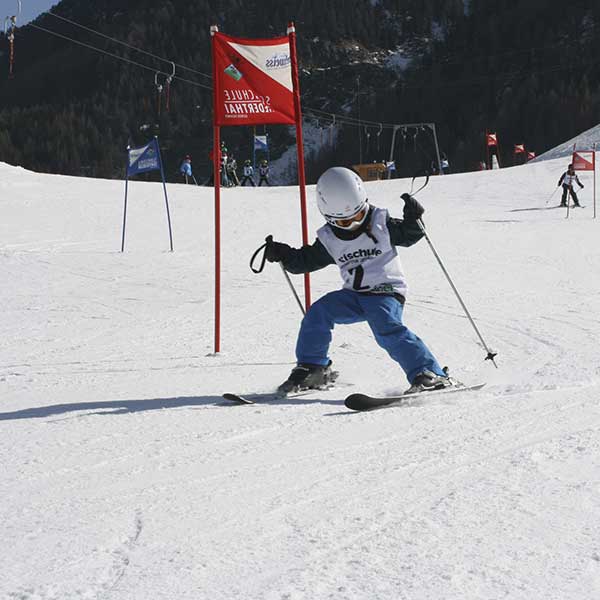 Kind beim Skirennen in Niederthai - Niederthai Card, Ötztal, Tirol