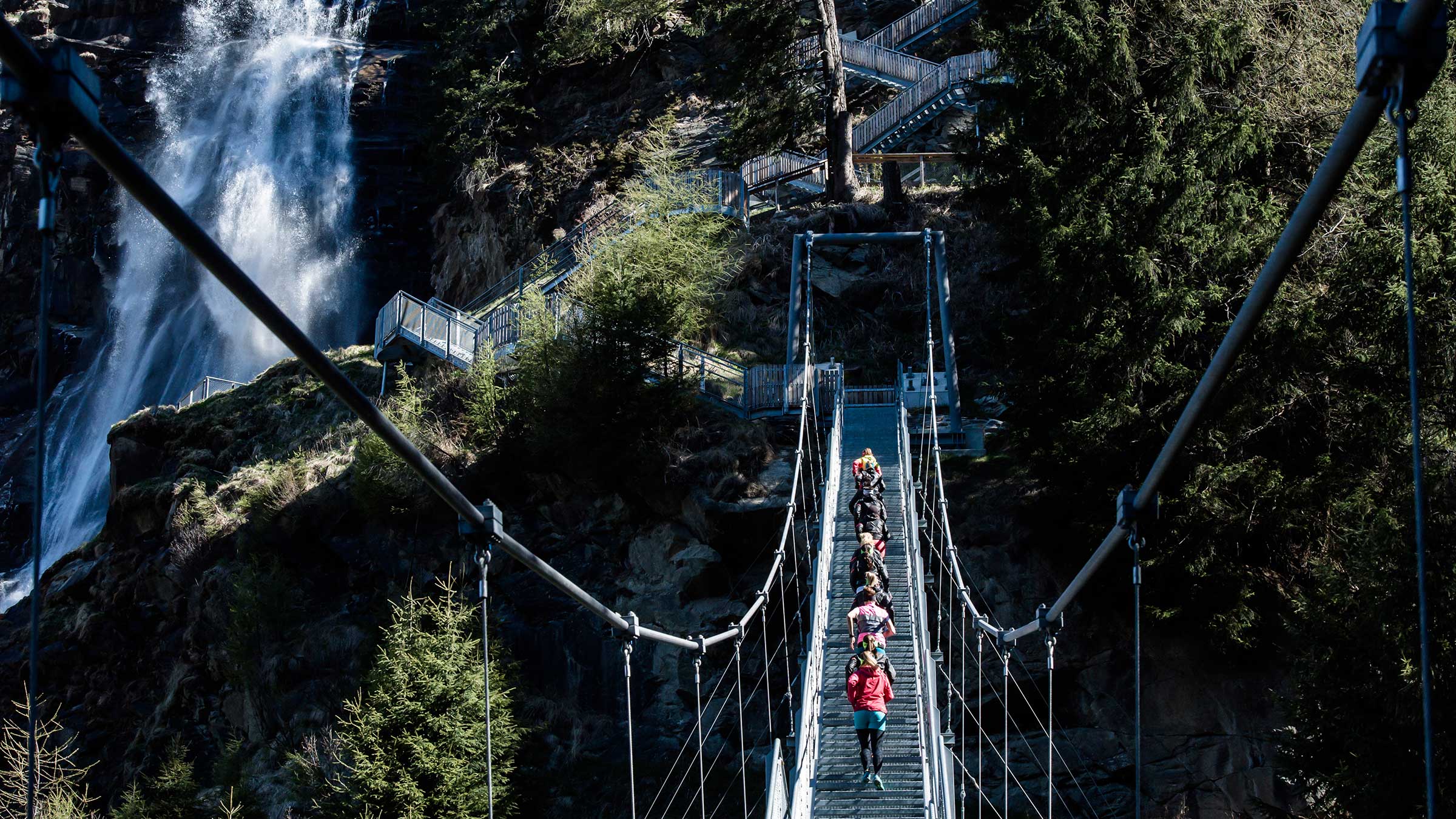 Trailrunning an der Hängebrücke am Stuibenfall - Trailrunning