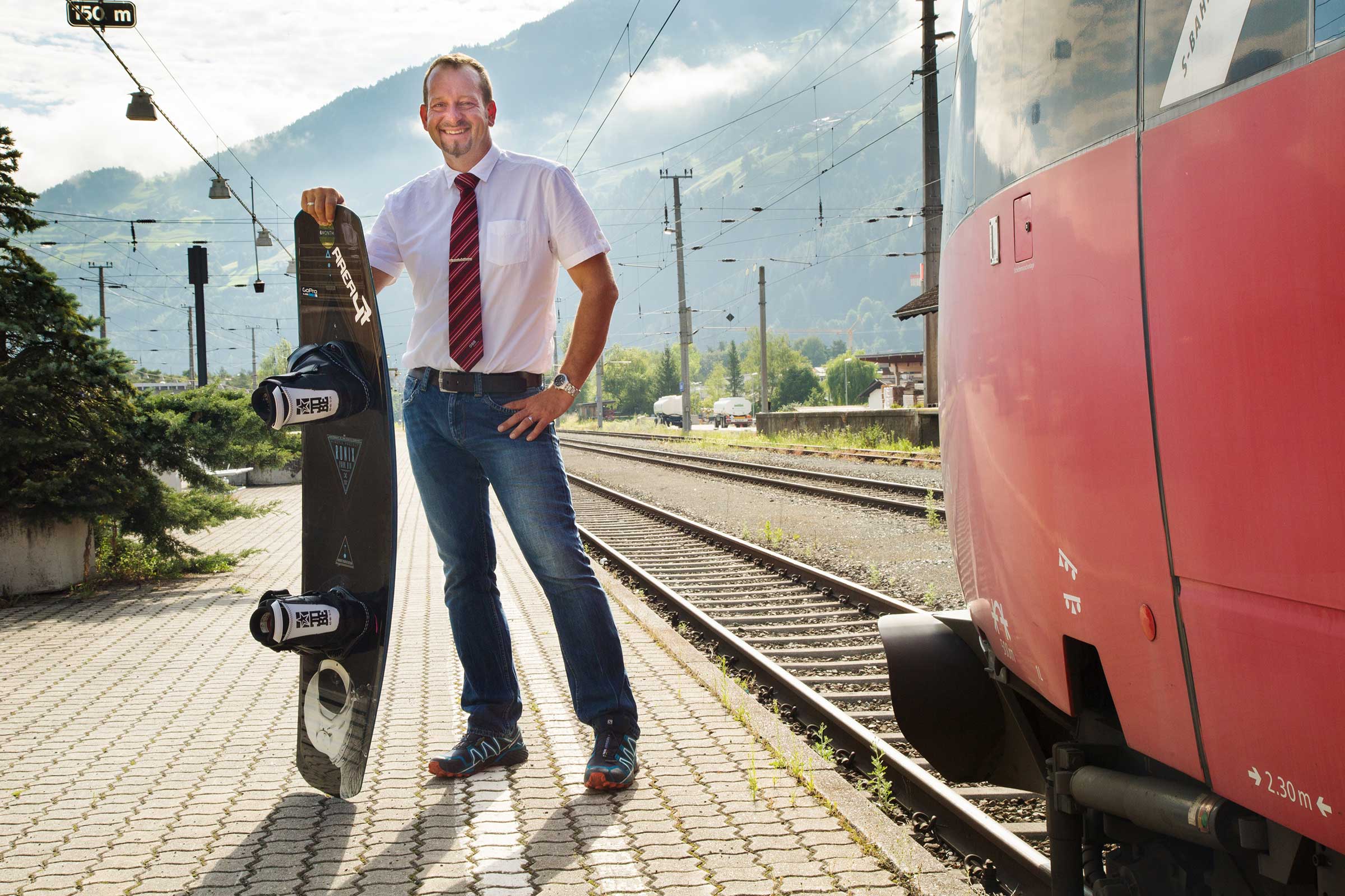 Lokführer Christoph mit Wakeboard - Area 47 Wake Area ÖBB