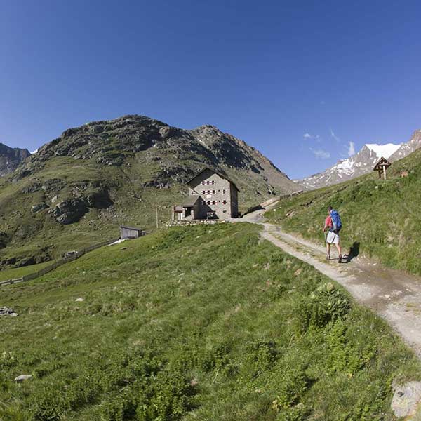 Martin-Busch-Hütte - Wandertheater Friedl mit der leeren Tasche