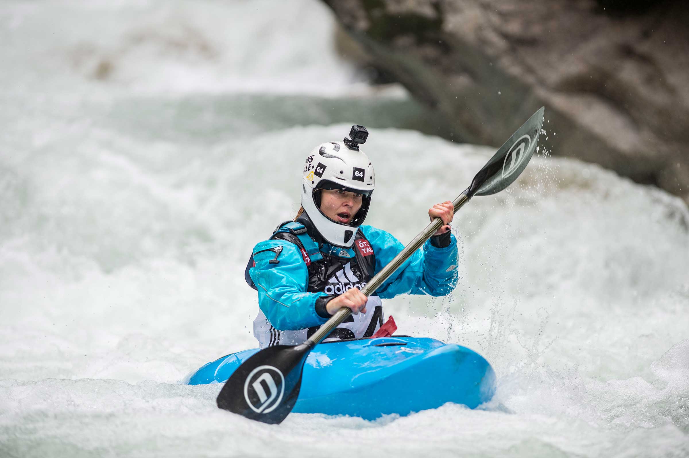 Kajakerin hat alles fest im Griff - adidas Sickline Ötztal